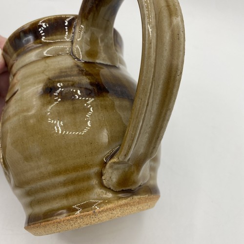 Keramiktasse Kreuz und Flamme Fassform braun signiert - Bild 8 von 10