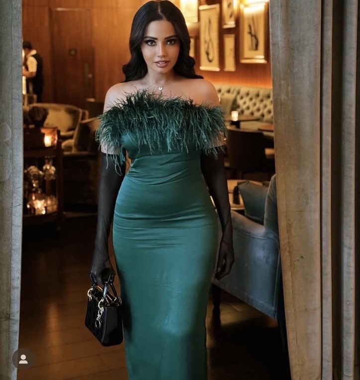 BNWT ZARA BOTTLE GREEN SATIN MIDI DRESS WITH FEATHERS SIZE XS | eBay UK BNWT ZARA BOTTLE GREEN SATIN MIDI DRESS WITH FEATHERS SIZE XS | eBay UK