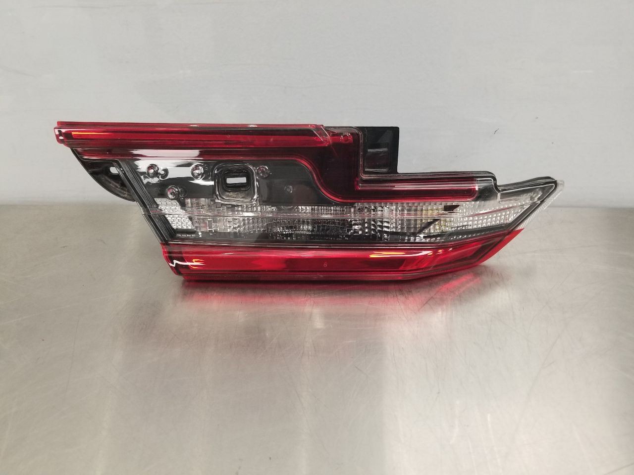25 2025 TOYOTA CAMRY SE DECKLID MOUNTED TAIL LIGHT LAMP LEFT DRIVER