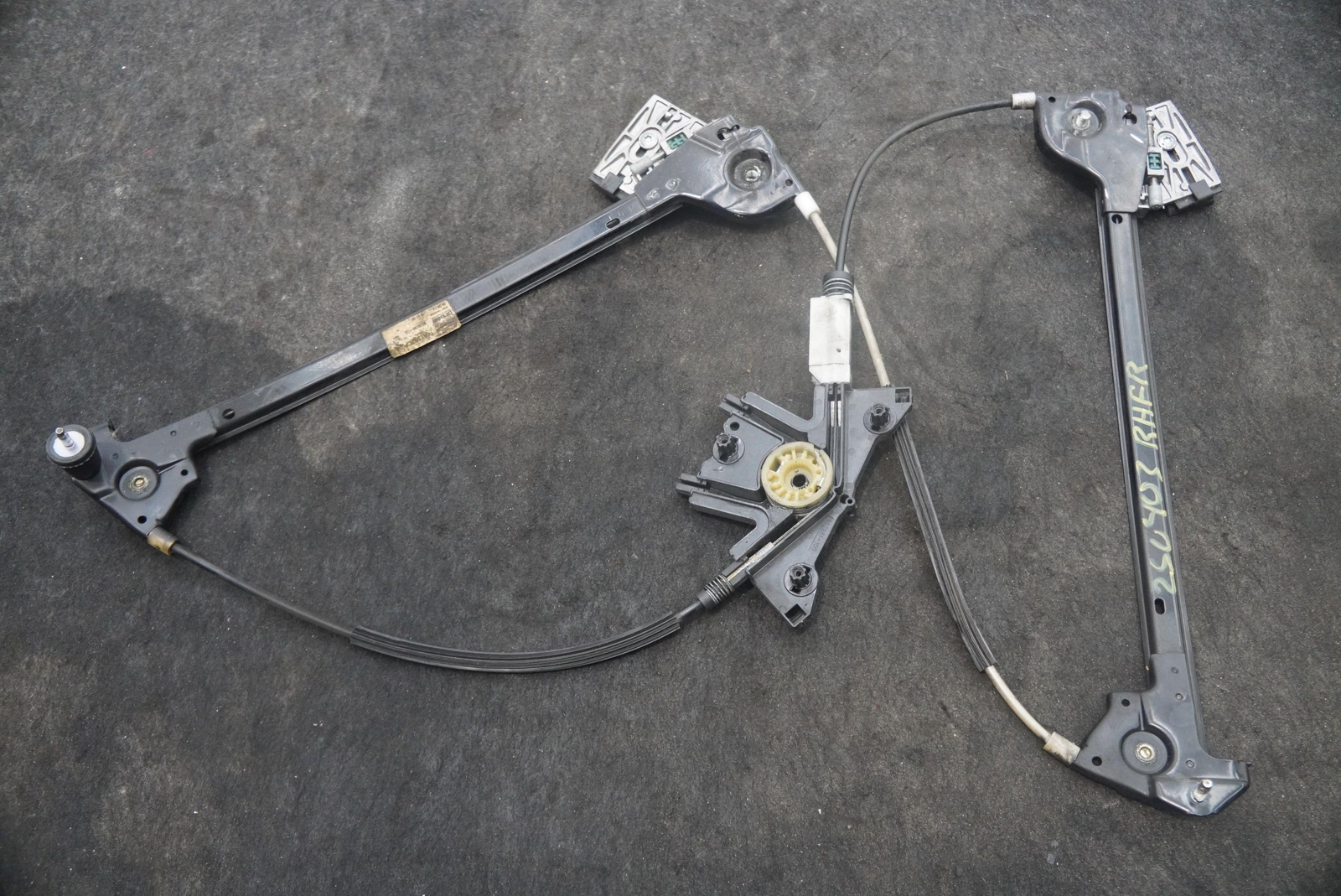 Front Right Passenger Door Window Regulator 11A1562CP OEM McLaren 650S 2015