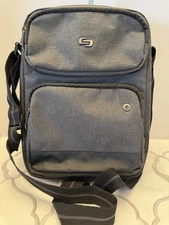 Solo Universal Tablet Sling Grey& Black Solo New York Ludlow Model