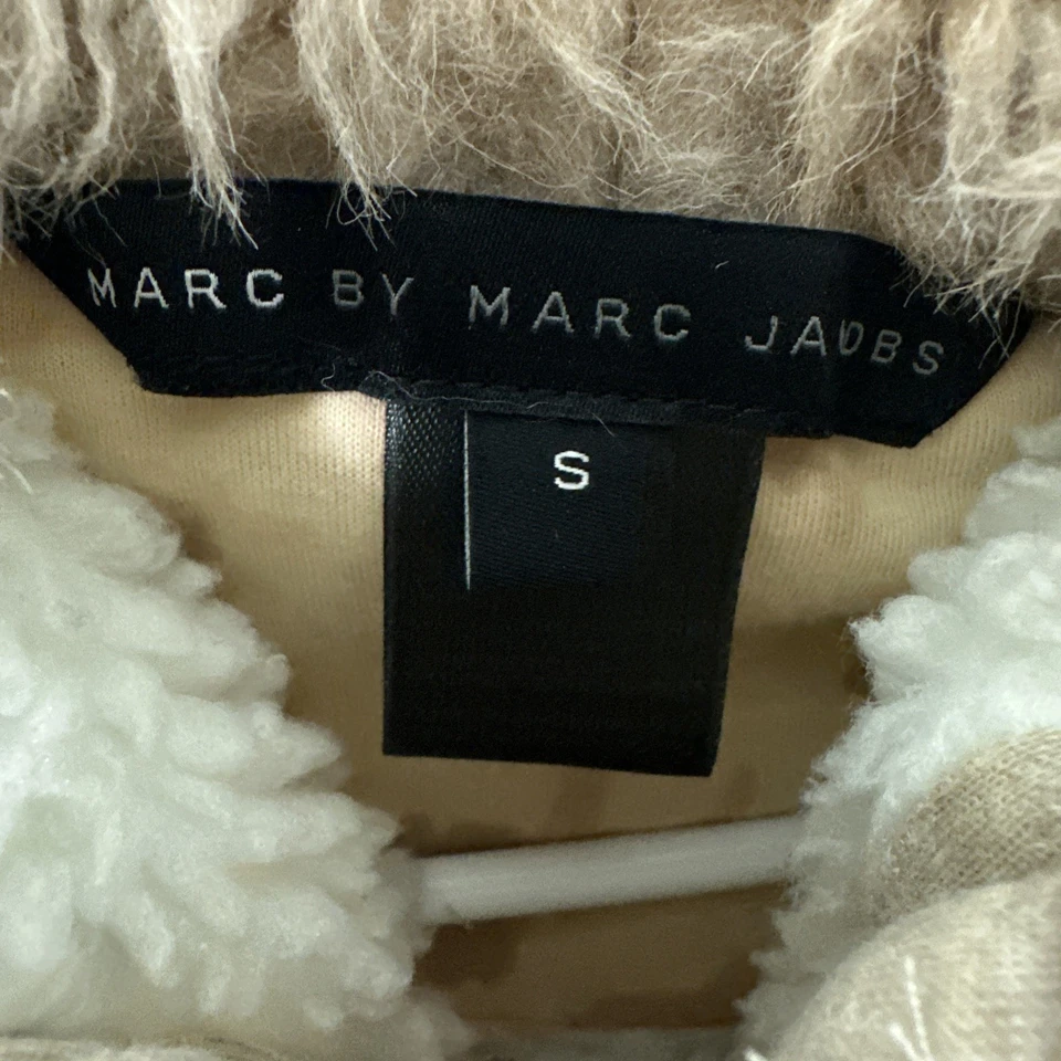 Chaqueta para mujer Marc By Marc Jacobs pequeña teñida de piel de perlas forrada con capucha cremallera completa Foto 3 de 4