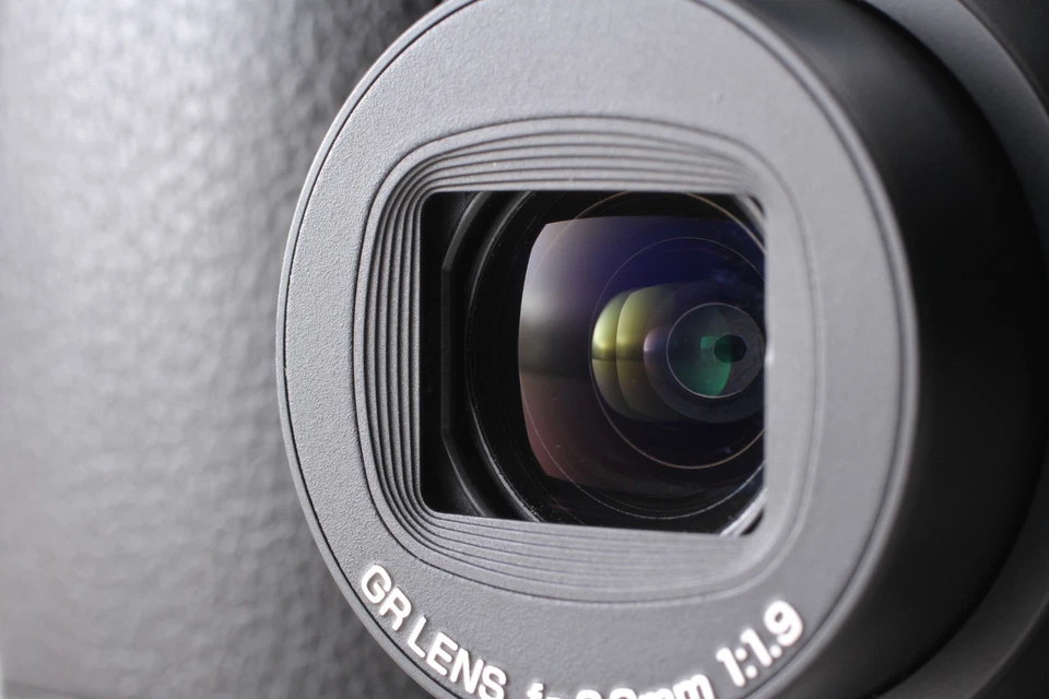 Shot 11 [MINT] Ricoh GR Digital III 3 10.0MP Digital Camera GV-2 GH-2 GW-2 Japan - Image 3 of 4