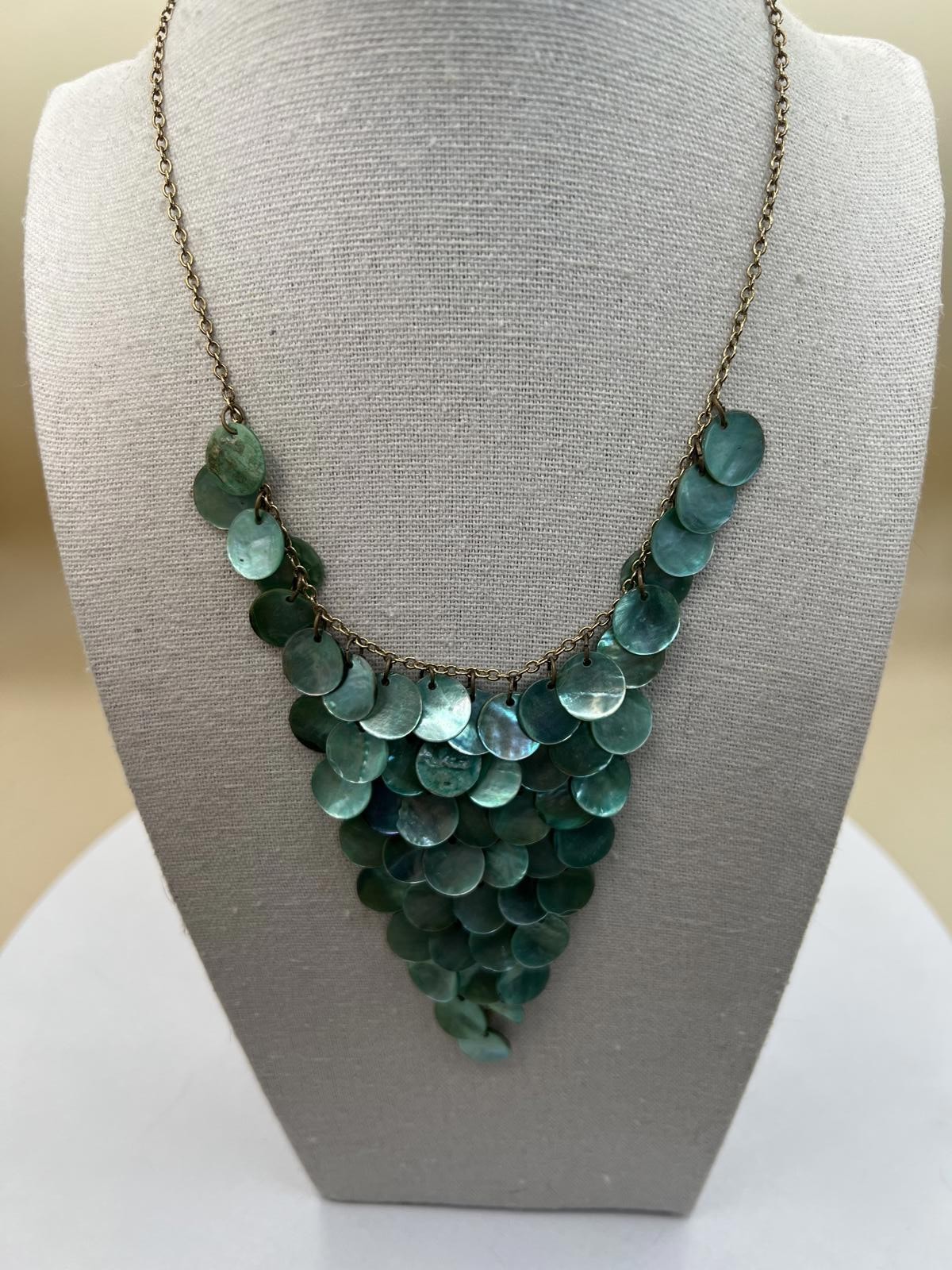 Green Shell Disc Statement Necklace - image 3