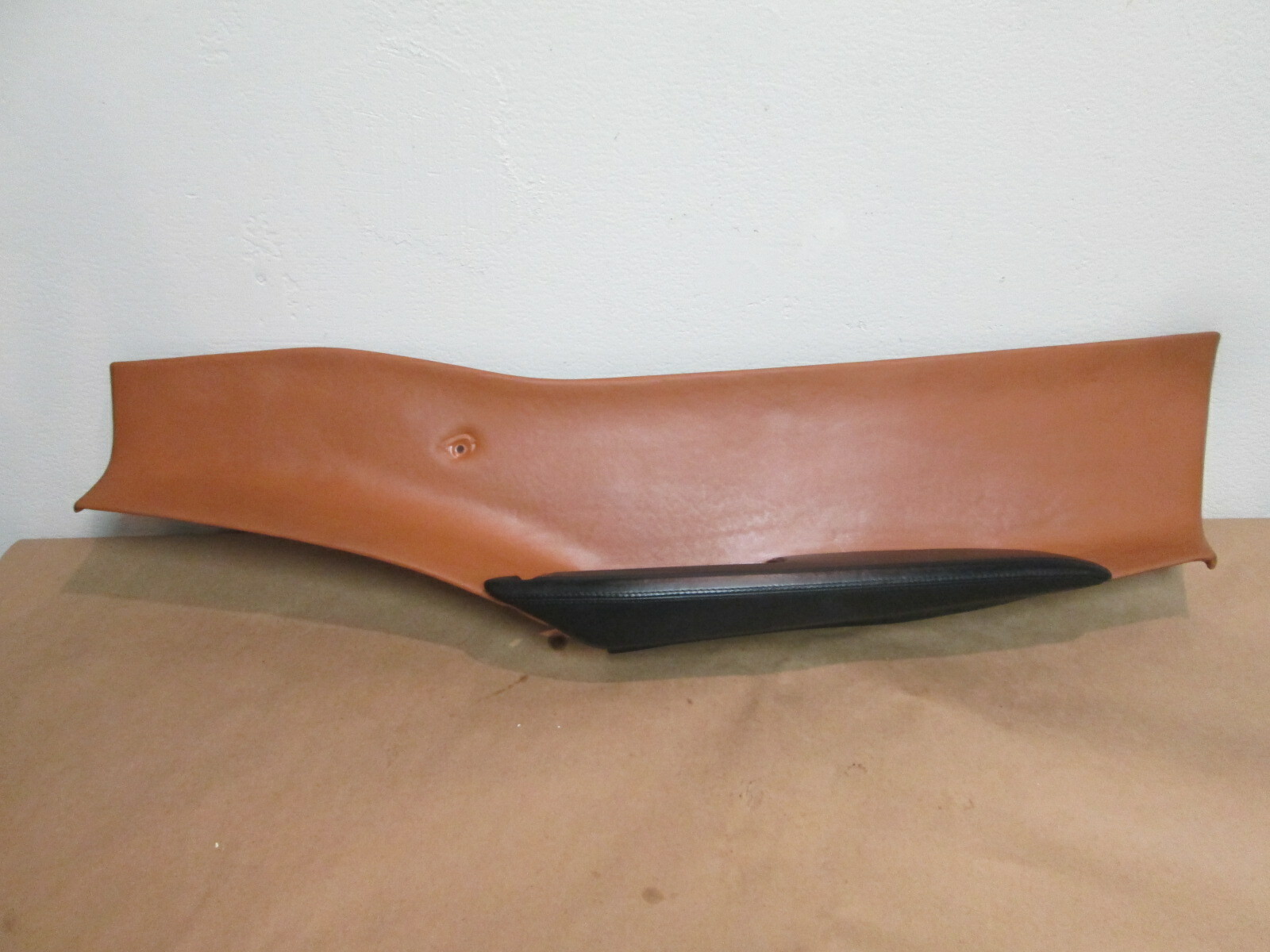 Ferrari 458 Italia / Spider - RH Door Trim Panel Arm Rest - P/N 81891300