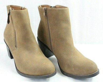 AMERICAN RAG womens boots size 6.5 M brown faux leather  display picture 3
