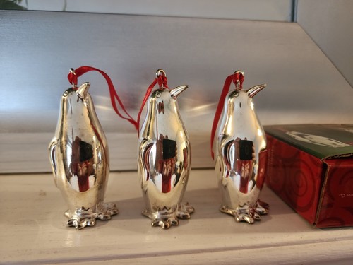 3 Shiny Penguin Ornaments Home For The Holidays May Department Store 2003 NEW! - Picture 4 of 6