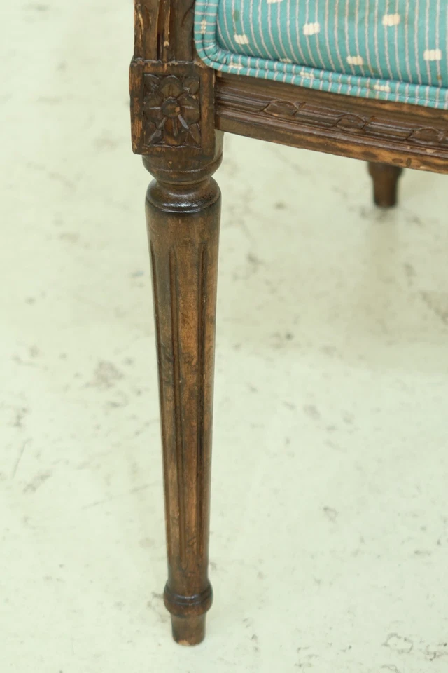 F50044EC: Par de sillones abiertos tapizados verdes franceses Luis XVI Foto 4 de 4