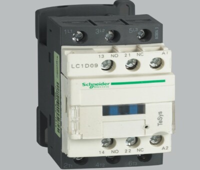 1PC NEW Three-pole AC contactor LC1D25B7C 25A AC24V