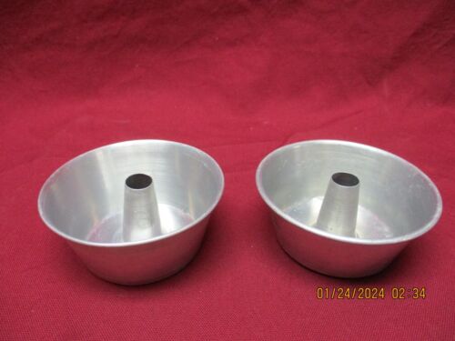 2 Vintage Mini Aluminum Childrens Play 3 5/8" Dia. Cake Pans, Unbranded - Picture 1 of 6