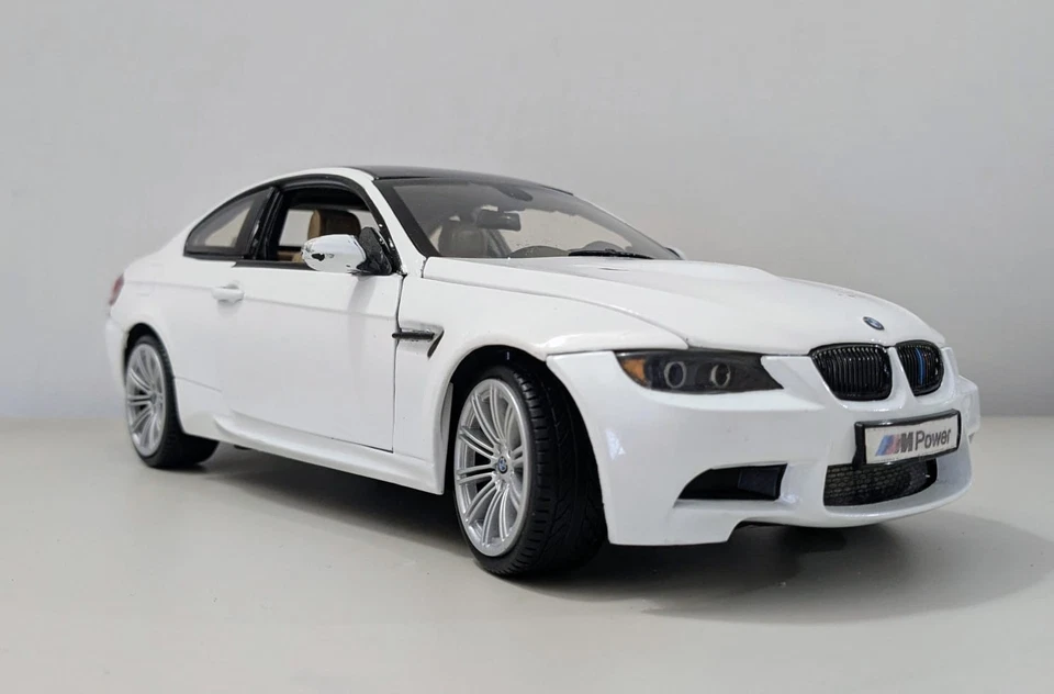 Motormax 1:18 Bmw M3 E92 Alpine White - Immagine 3 di 4