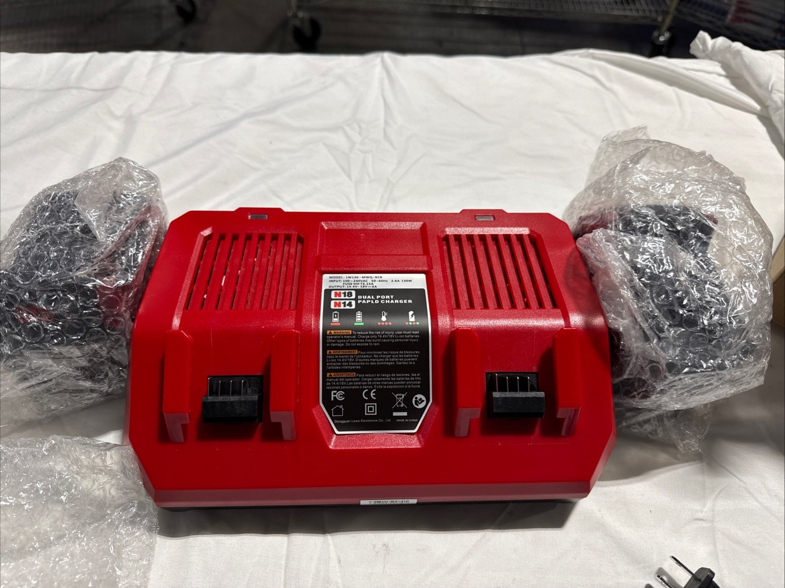 Dual Bay Simultaneous Rapid Charger For Milwaukee, W/ Two 18v Lithium Batteries