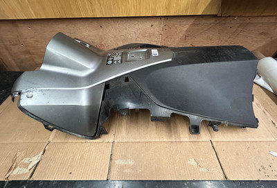 Honda SH300 Beinschild untere innere Abdeckung 2019 | 81132-K53-D000