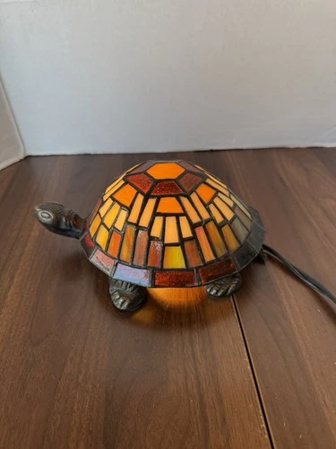 VTG Quoizel Stained Glass Tiffany Style Turtle Accent Table Lamp Light WORKS