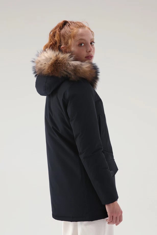 Woolrich Woman Arctic Parka In Ramar With Detachable Fur Trim Dark Navy image 4