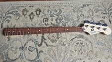Cuello de bajo Fender Player Jazz con afinadores