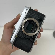 Fujifilm X-E2 Mirrorless Digital Camera 16.3 MP Body Only Silver 90% NEW