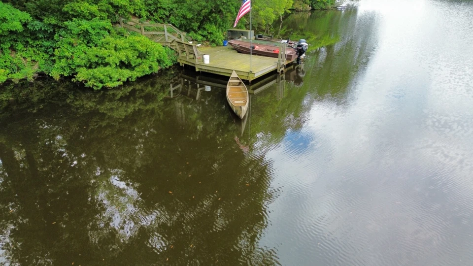 18 ft Grumman Aluminum Canoe, whitewater keel, has been down the Yukon River. - Image 4 of 4