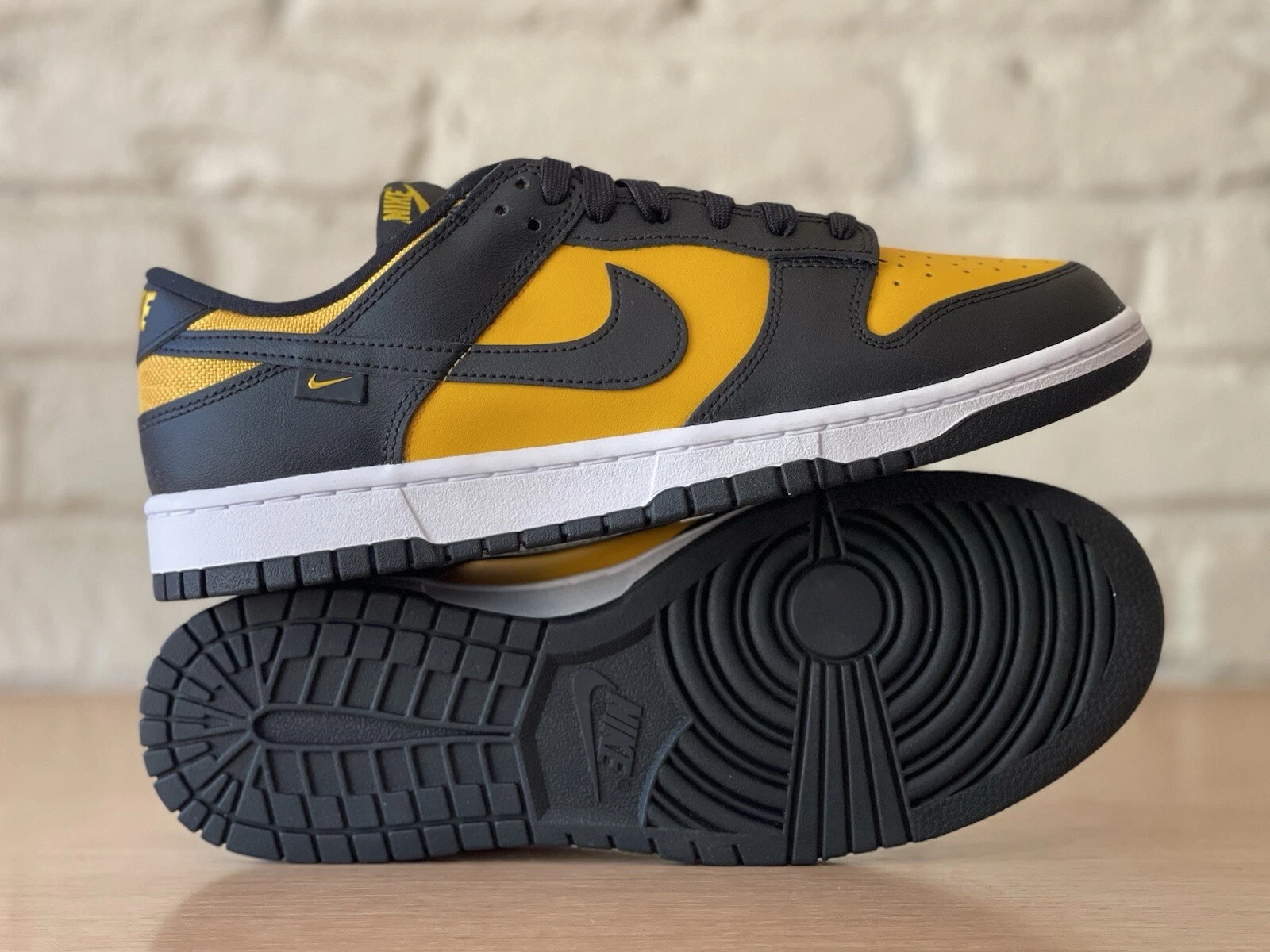 YEEZY Nike Dunk Low Reverse Golden Black University G Uomo Taglia 9 FZ4618 001 Nuove