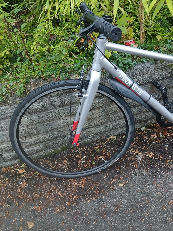 Pinnacle Neon One Hybrid Bike 18" Frame Size with 700x23c Wheels - Image 4 of 4