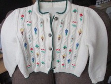 Schöne ältere Strickjacke,handbestickt !
