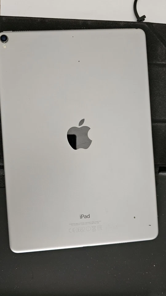 iPad Pro (10.5-inch) 64GB Space Gray - Immagine 2 di 4