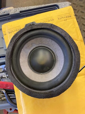 2000-2006 AUDI TT COUPE BOSE REAR SUBWOOFER SPEAKER OEM 8N8035401A