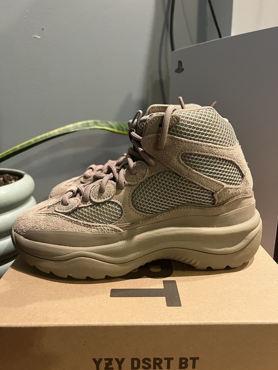 Shoe Yeezy Desert Rat 2018 On Feet Yeezy 500 Desert Rat Vs Blush