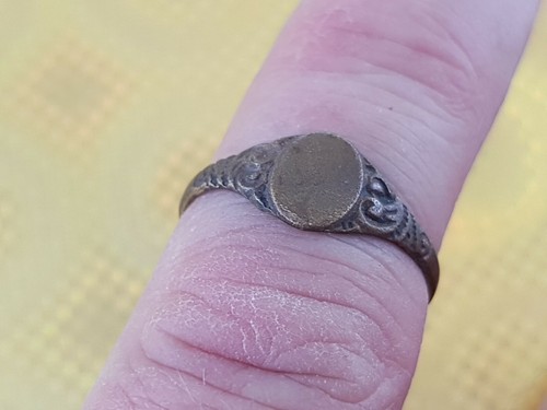 18/19 hundreds copper alloy ring very wearable Please read description L143q