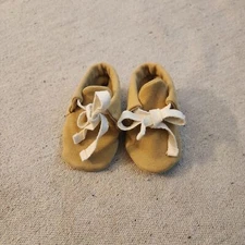 Quincy mae infant bootie/slippers size 0-3M- tan