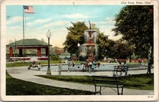 Niles Ohio~City Park~Kids Play in Fountain~People on Benches~1941 Postcard