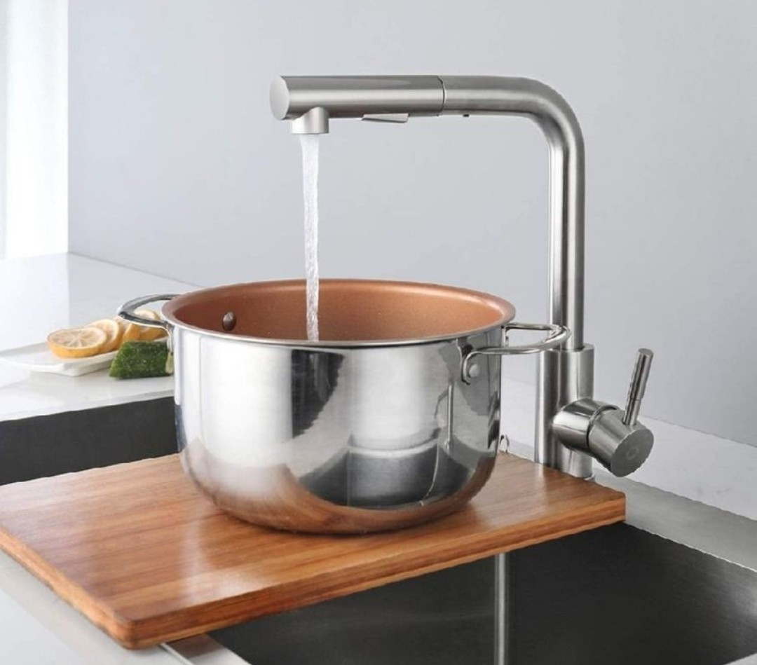 Mitigeur cuisine rotatif en inox brossé avec douchette extractible pour évier à double bac