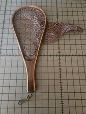 Ancien filet de débarquement à truite pêche à la mouche Orvis Battenkill n°14 en bois avec pince poisson