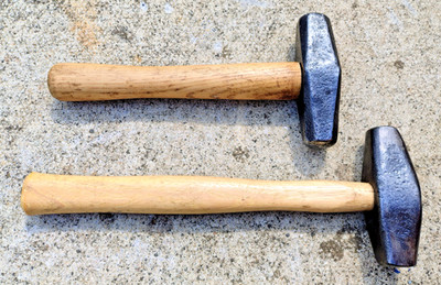 Vintage Hämmer x 2 Schmiedehämmer im Schmiedestil - guter Zustand