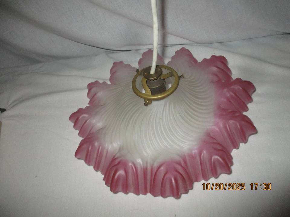 Suspension lampe verre opacifie juponné  rose douille griffe et cable - Photo 2/4