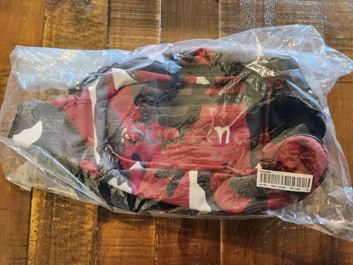 Sac bandoulière Supreme Red Camo SS21 jamais ouvert