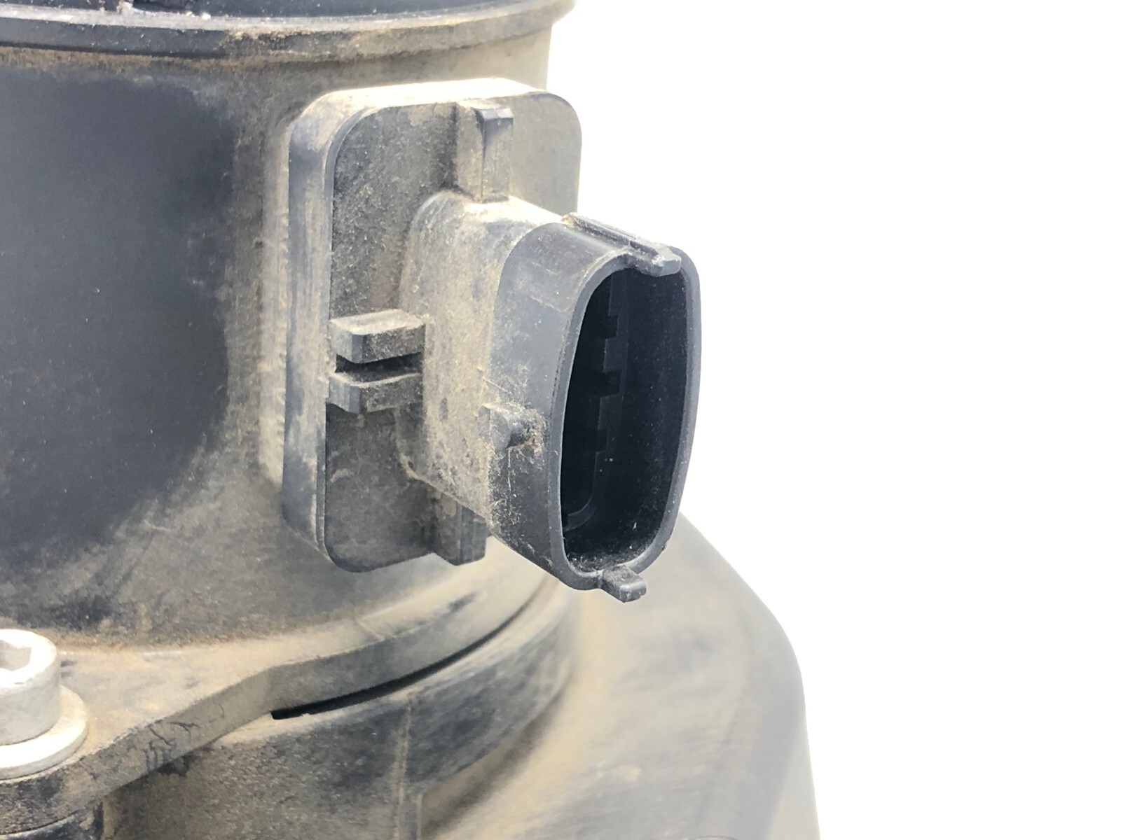 2017-2020 MASERATI LEVANTE LEFT DRIVER FRONT AIR CLEANER FILTER HOUSING OEM