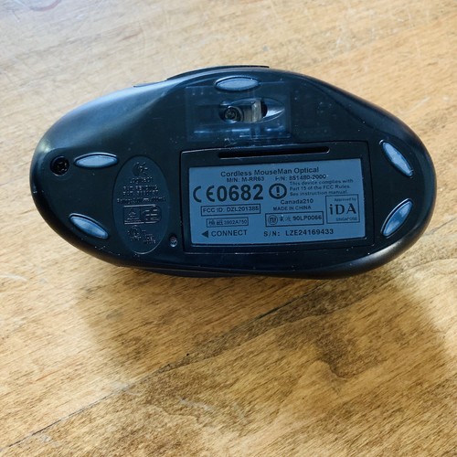 Logitech M-RR63 czarno-srebrna bezprzewodowa mysz MouseMan ergonomiczna mysz optyczna - Zdjęcie 2 z 5