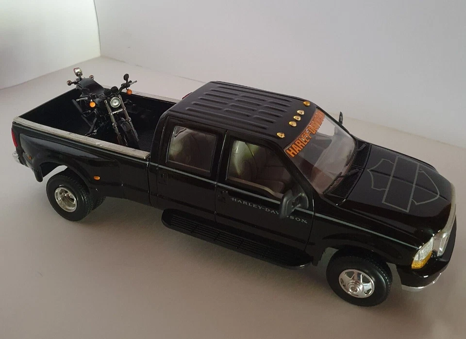 Ford F-350 Crew Cab and FXDX by Harley-Davidson 1:25 Scale 97961-00v - Image 3 of 4