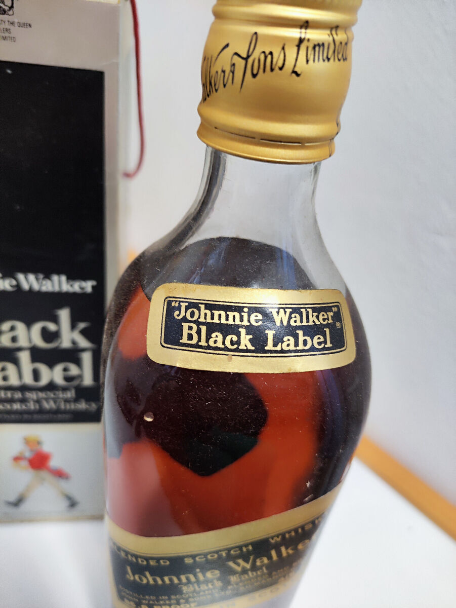 Johnnie Walker Black Label Extra special Old scotch Whisky Johnnie Walker Black Label Extra special Old scotch Whisky