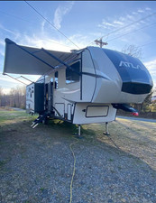 2018 Atlas 5th Wheel RV - Like new condition - Used once