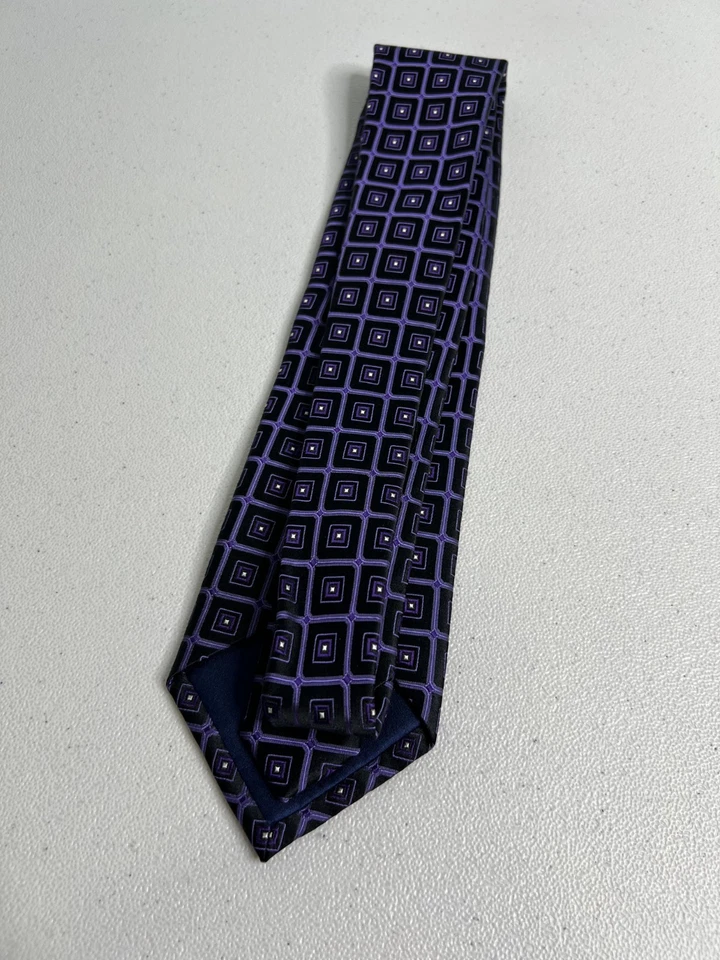 Corbata Sean Jean púrpura, negra patrón geométrico 100 % seda nueva sin etiquetas Foto 4 de 4