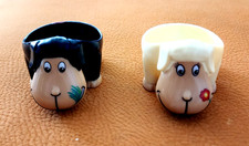 2 lustige Eierbecher - ein schwarzes und weißes SCHAF von Ferrero - Ostern - TOP