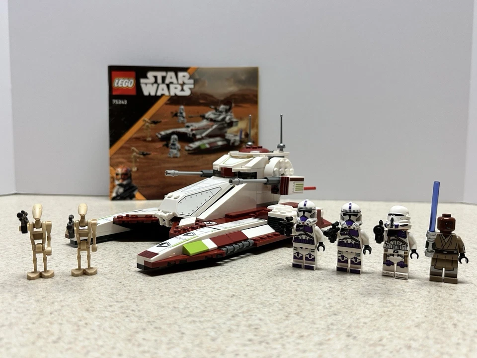 LEGO Star Wars Republic Fighter Tank (75342) Build Parts, Minifigs, Instructions - Image 2 of 4