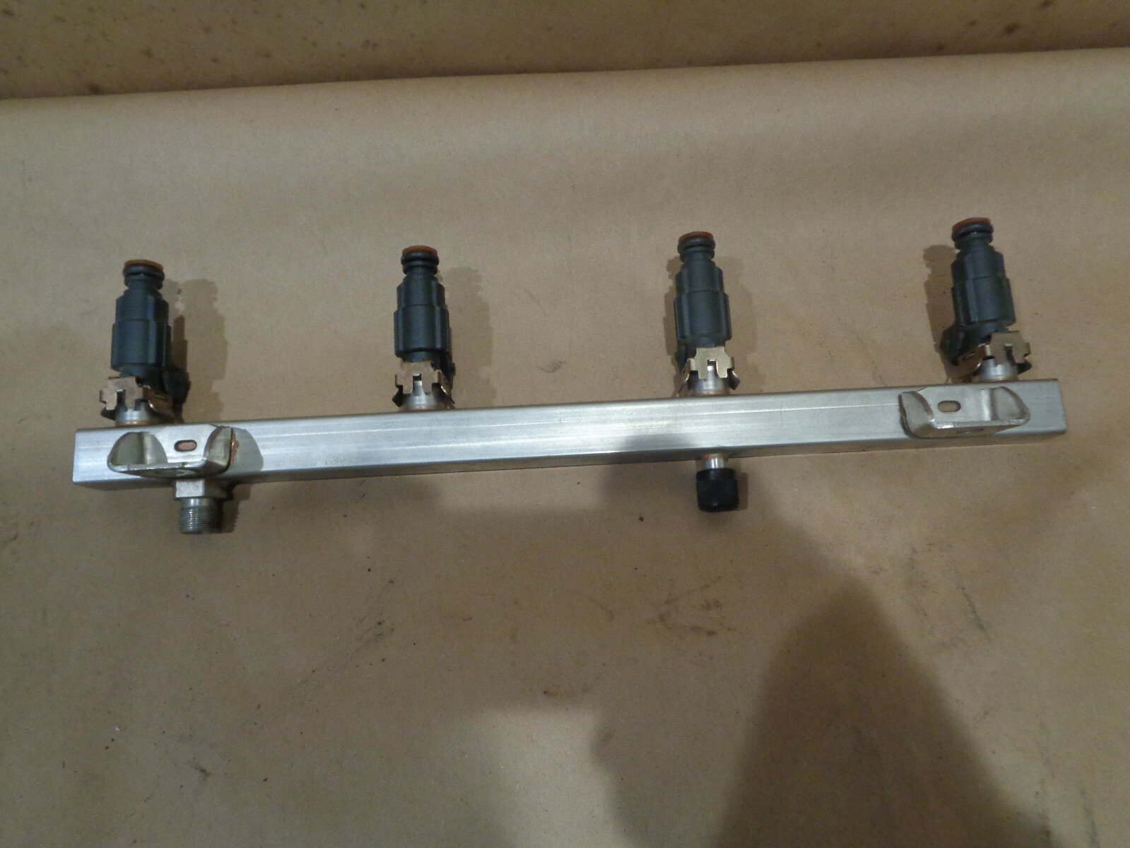 Maserati 4200,Quattroporte -RH Fuel Injector Rail / Tube W/ Injectors P/N 197846