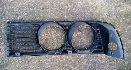 Bmw E24 Left Side Grill Headlight Shroud 635csi 633csi M6 #51131838752 - Picture 2 of 2