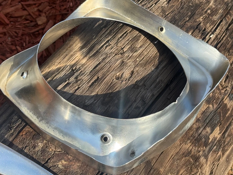 Оригинальная левая решетка для бритвы Jeep FSJ Cherokee Chief J 10 74–78 годов выпуска - Изображение 2 из 4