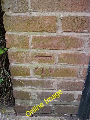Foto 6x4 OS Benchmark - The Rock, 27 Mannerley Lane Telford An OS Cutmar c2014