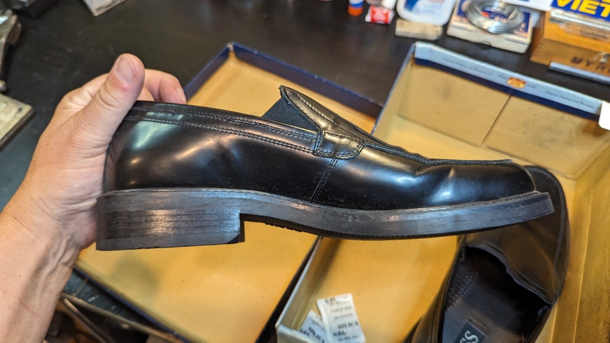 BASS Black Leather Loafers Size 8 Medium Width lightly used 