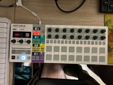 Arturia BeatStep Pro - Midi/VC Sequencer Cont...